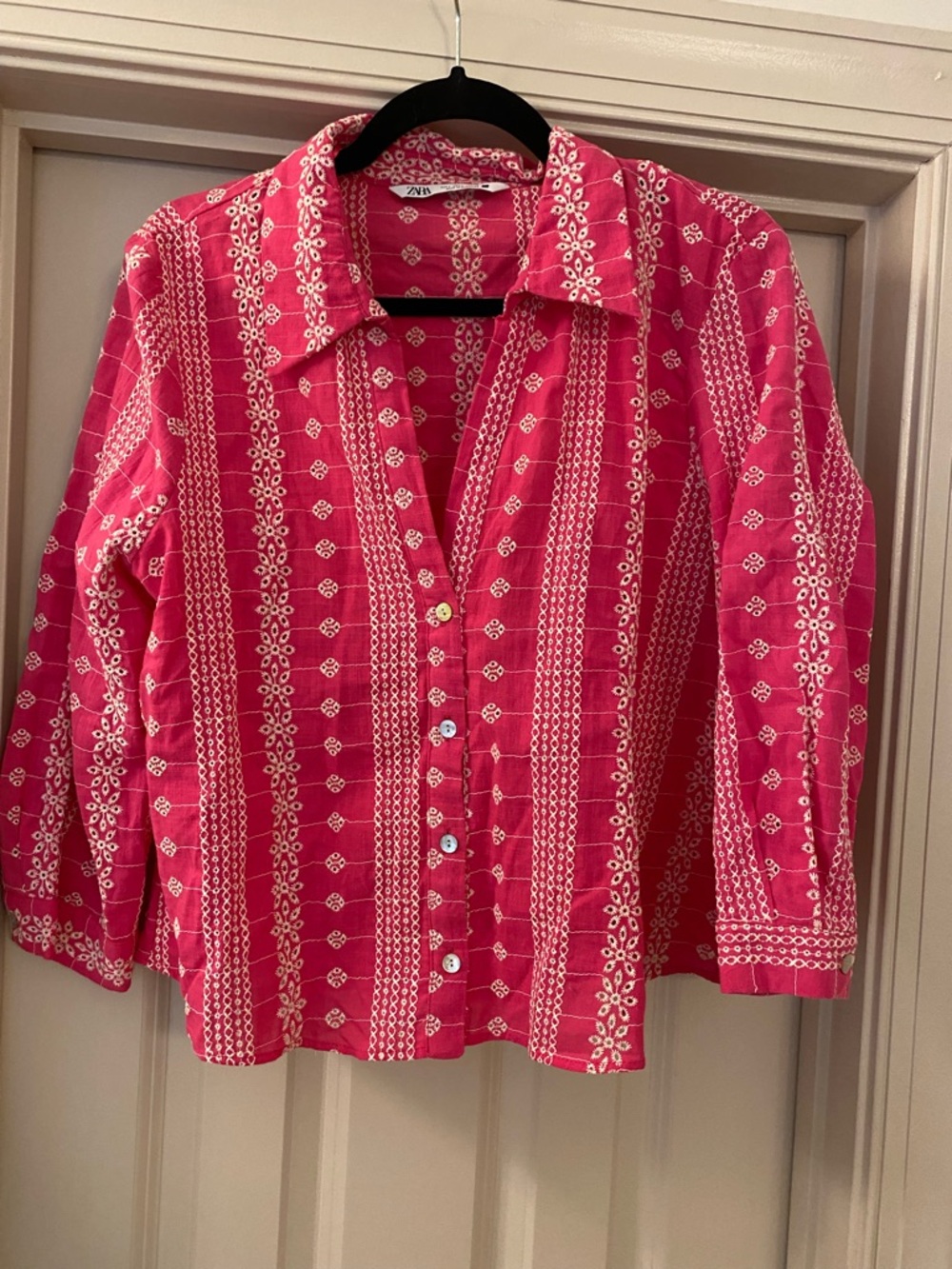 Zara size Large but fits like Medium Pink Embroidered Cropped Button-Down Shirt